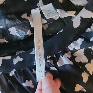 Breezy, neutral butterfly top